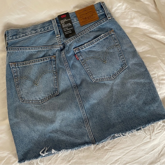 Brand new Levi's high rise deconstructed skirt - Picture 2 of 4